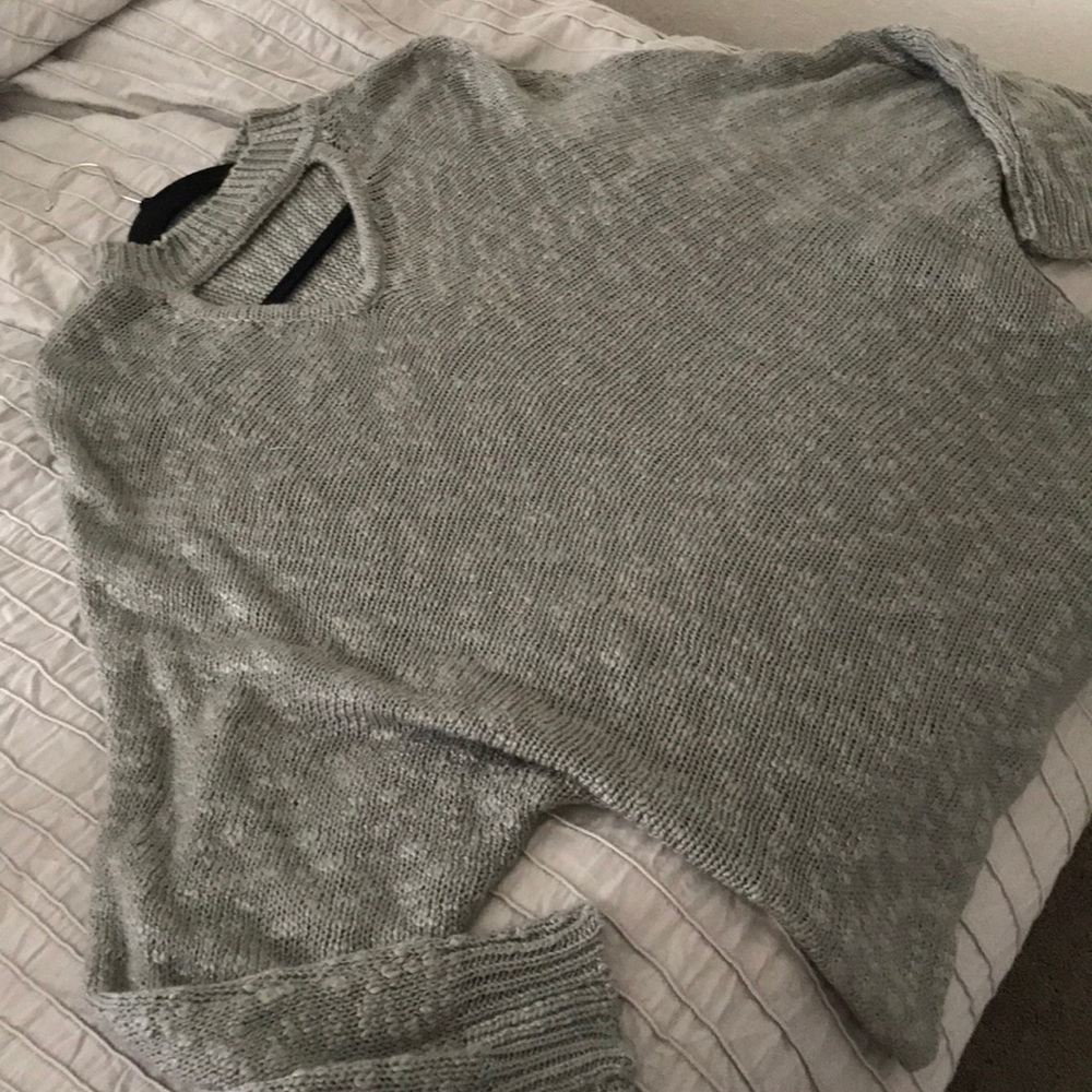 Oversized sweater w/ Cut Out Detail!